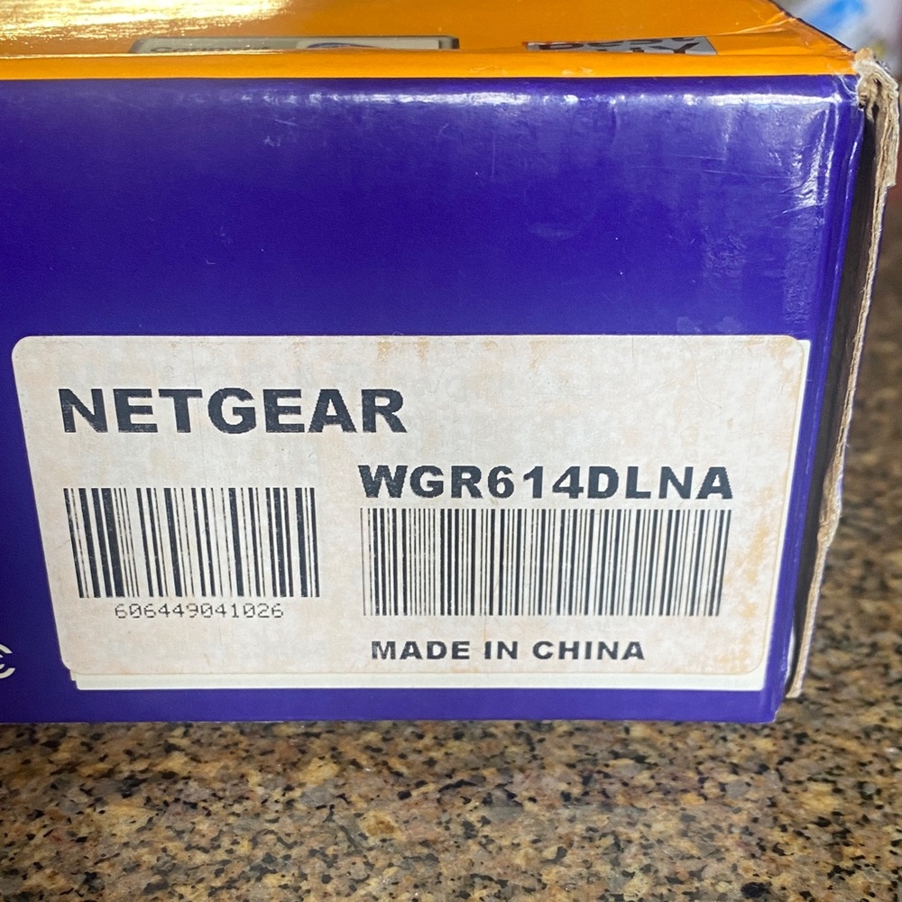 NETGEAR Gray and White Wireless Router - Picture 4 of 6